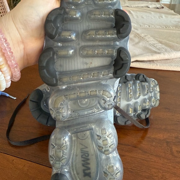 Nike Women’s VaporMax Flyknit 2 AirMax Sneakers in Aluminum, size 10 - Picture 5 of 10